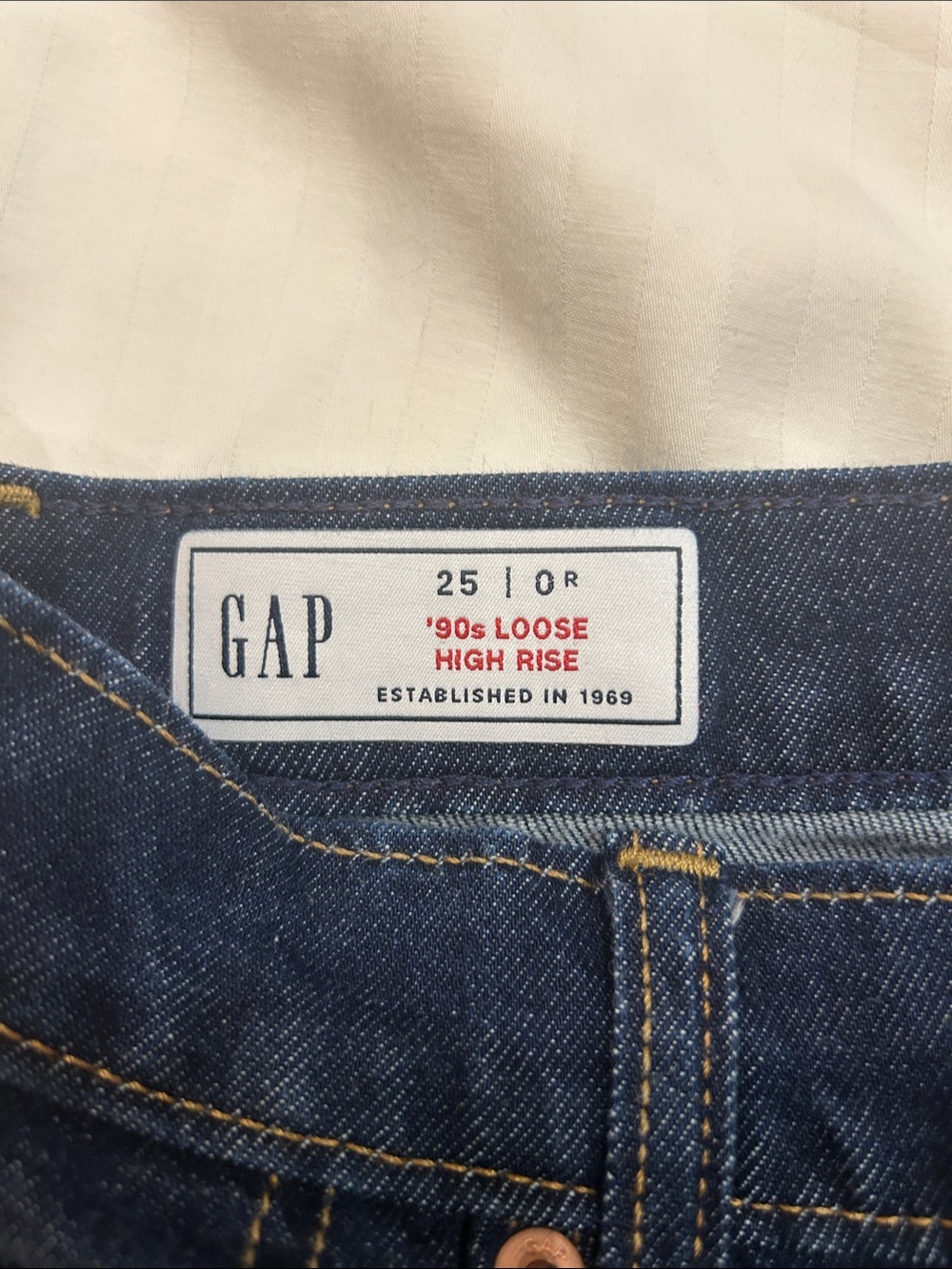 GAP '90s Loose High Rise Jeans Dark Wash Indigo Size 25 / 0 Regular Like New - Picture 2 of 6